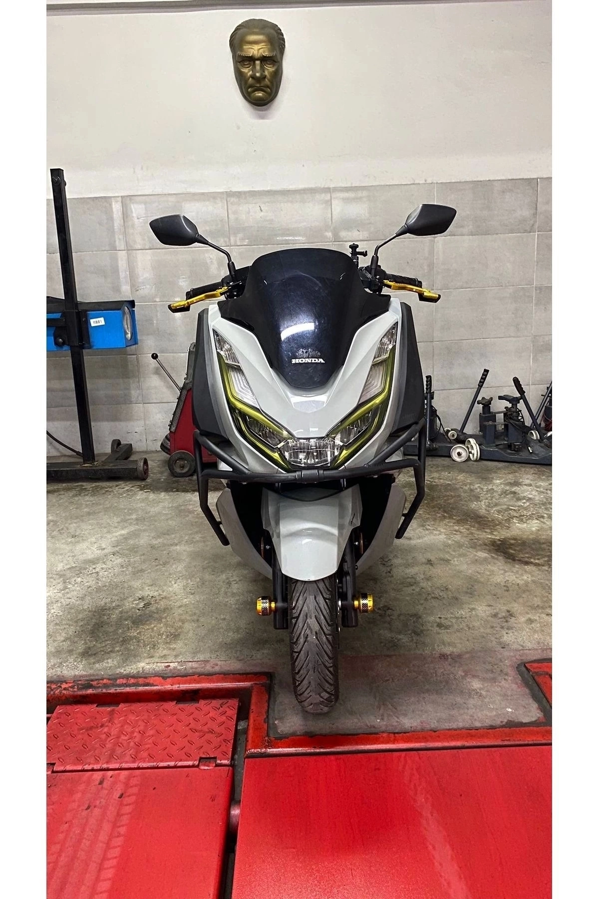 resimler/genel/Honda Pcx,dio,actıva Gold Karbon Manet Koruma