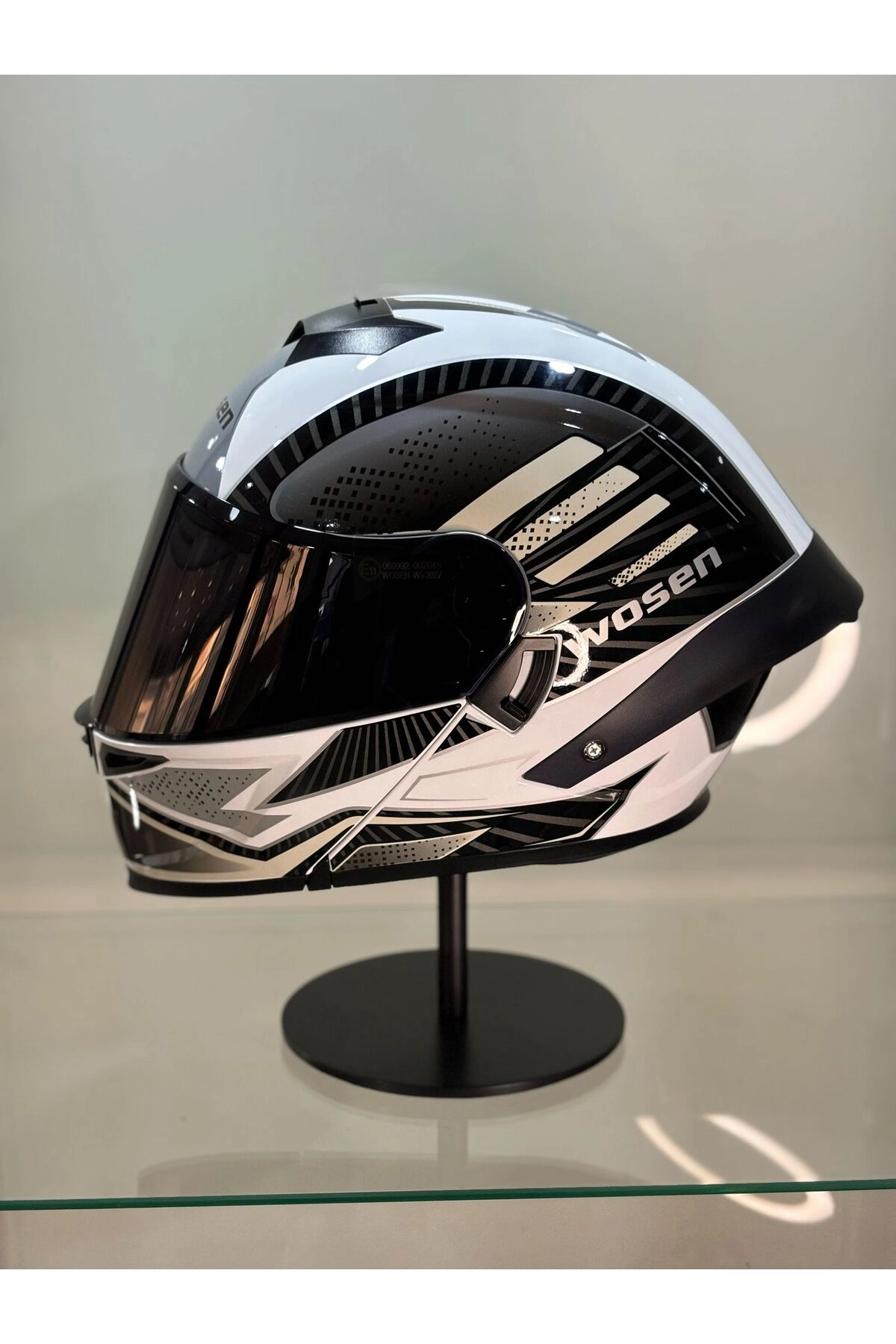 resimler/genel/Ws-202 Güneş Gözlüklü Çene Açılır Kask Siyah Vizörlü D1