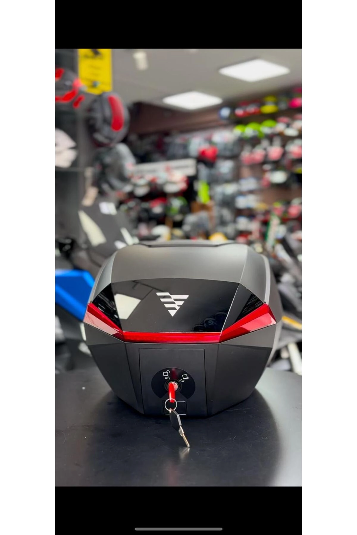 resimler/genel/Black/ Red Topcase 37 LT