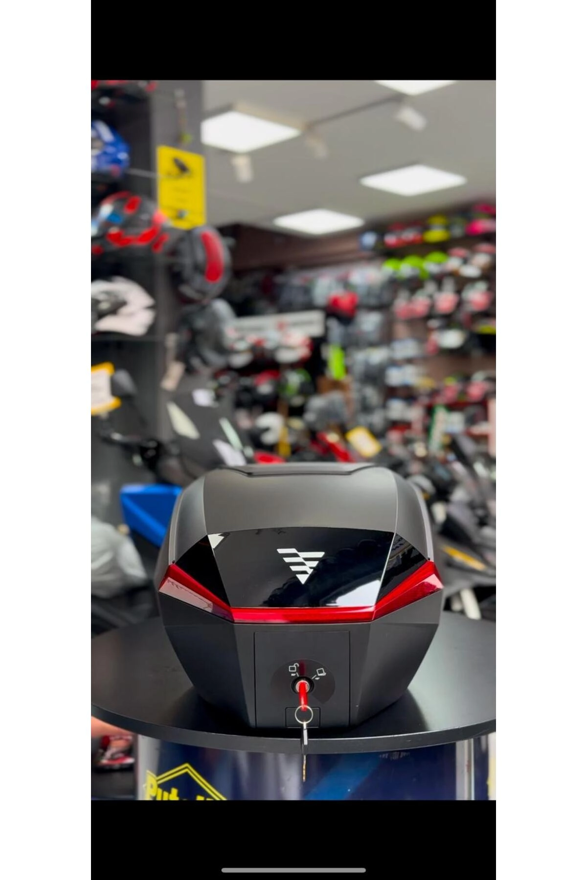 Black/ Red Topcase 37 LT